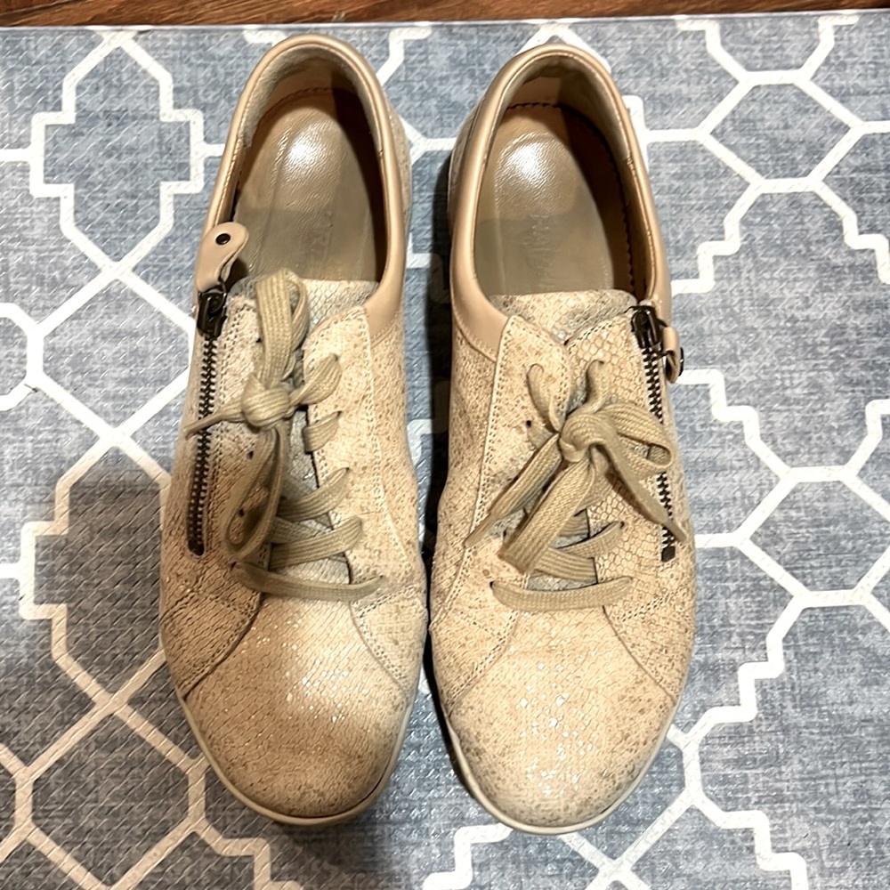 HARTJES Women’s PHIL 162140 Nude Shimmer Suede Size 5.5